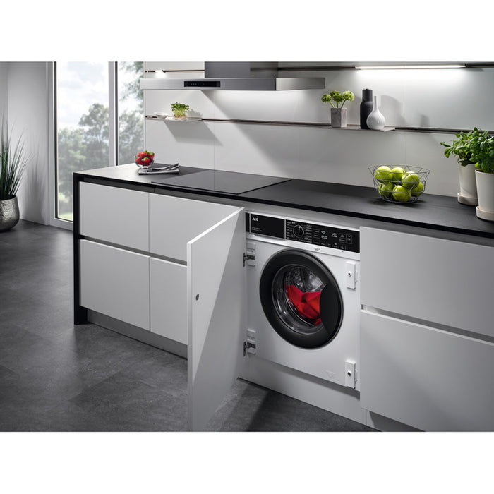 AEG L7WBE68SI built-in washer dryer, 8/4 kg, 1600 rpm.