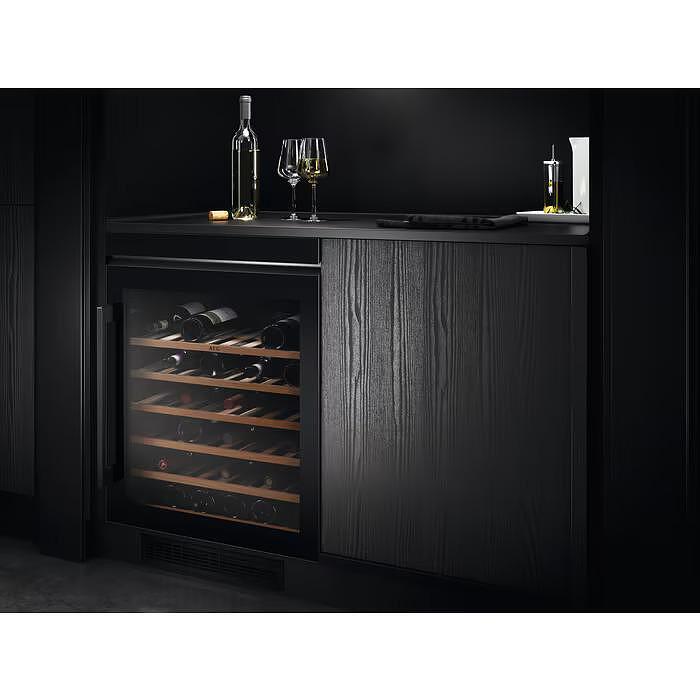 Built-in wine cooler AEG AWS4052B5B