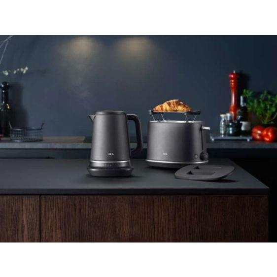 Electric kettle AEG K7-1-6BP