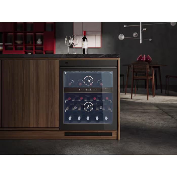 Built-in refrigerator AEG NSW8D826GT (ST), 122 l, G, Yes