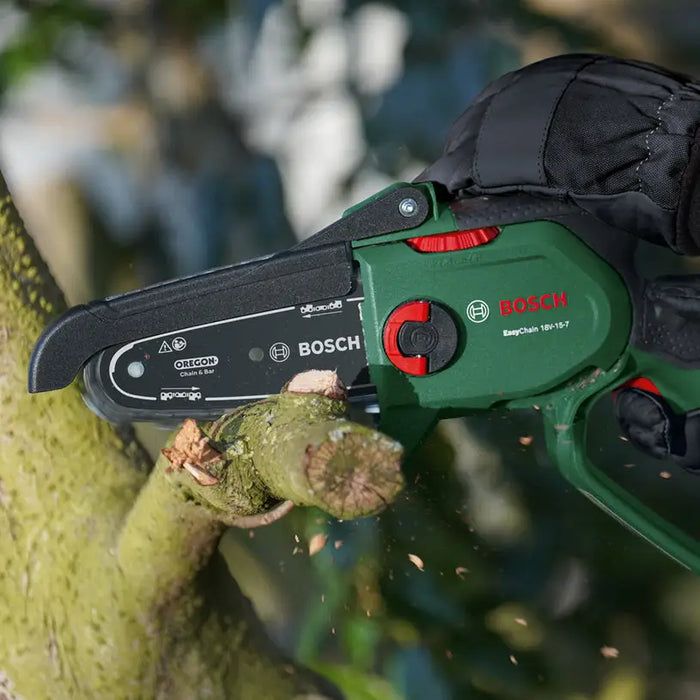 BATTERY BRUSHLESS MINI SAW BOSCH EASYCHAIN 18V-15-7 BAR LENGTH 15.00 cm WITHOUT BATTERY AND CHARGER BAR LENGTH 15.00 cm