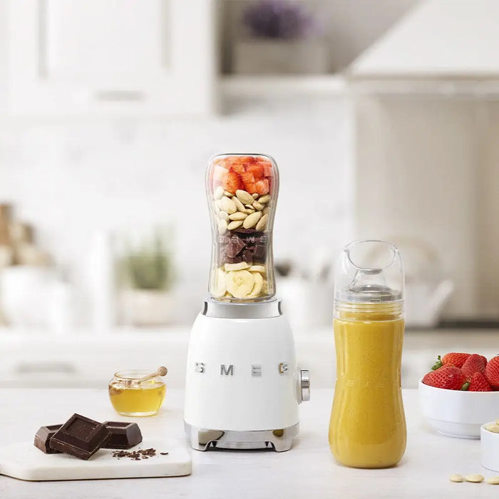Blender SMEG PBF01WHEU - Блендери<<<За Кухнята<<<Малки електроуреди<<<TechMart