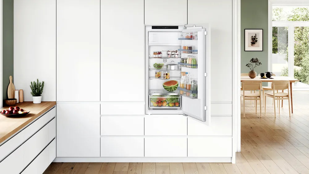 Built-in refrigerator BOSCH KIL42VFE0