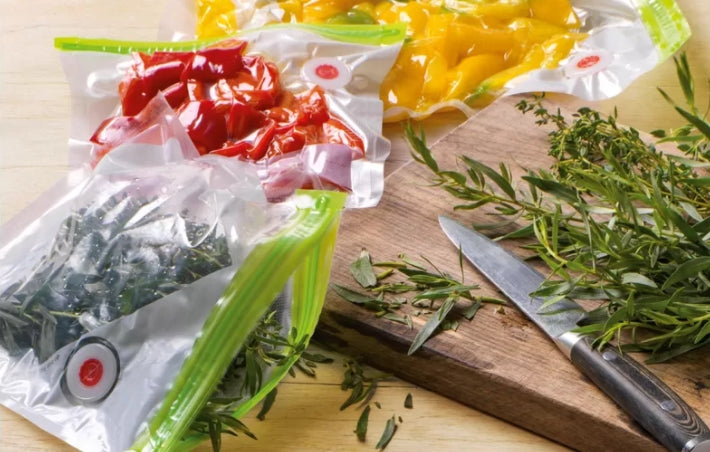 Bosch MSZV0FB3, Set of 10 large vacuum bags with zipper (3.8 l), BPA-free, reusable, dishwasher safe, suitable for low-temperature sous-vide cooking