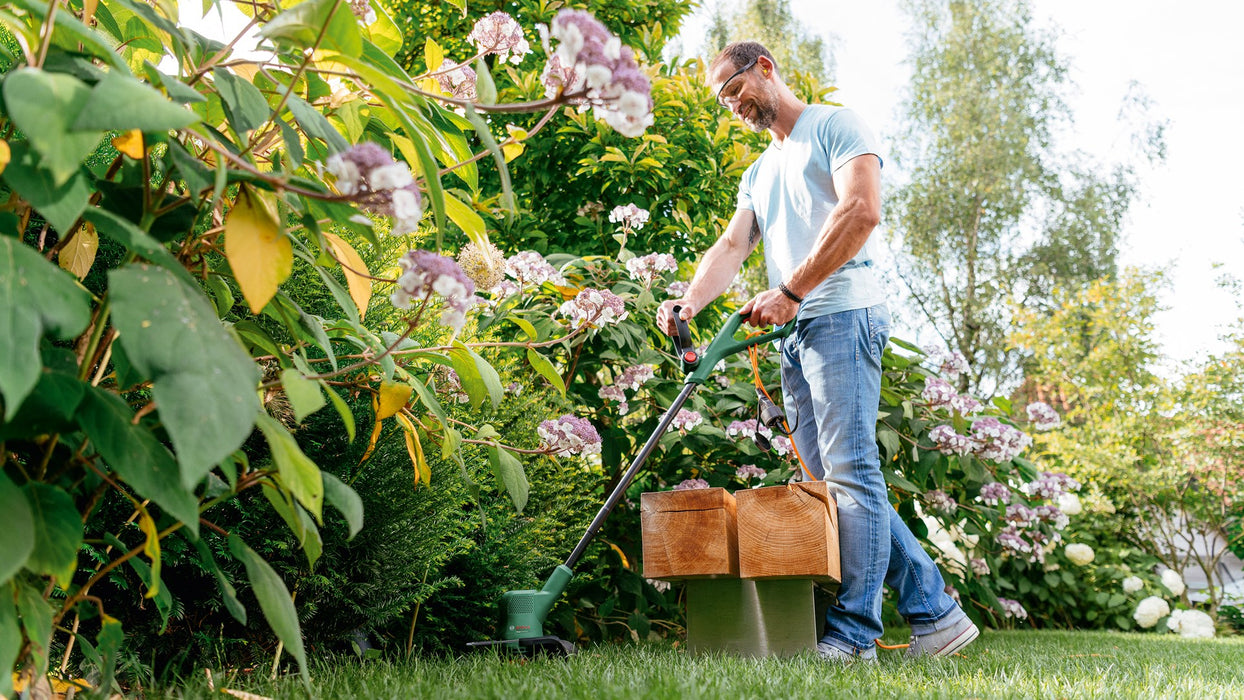 Bosch EasyGrassCut 18V-26 26 cm Battery Black, Green