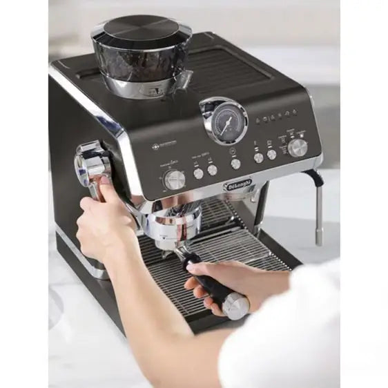 Coffee machine DeLonghi La Specialista Opera EC9555.BK - Кафемашини еспресо<<<Кафемашини<<<Малки