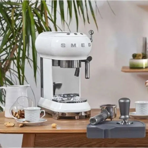 Coffee machine SMEG ECF01WHEU - Кафемашини еспресо<<<Кафемашини<<<Малки електроуреди<<<TechnoMix