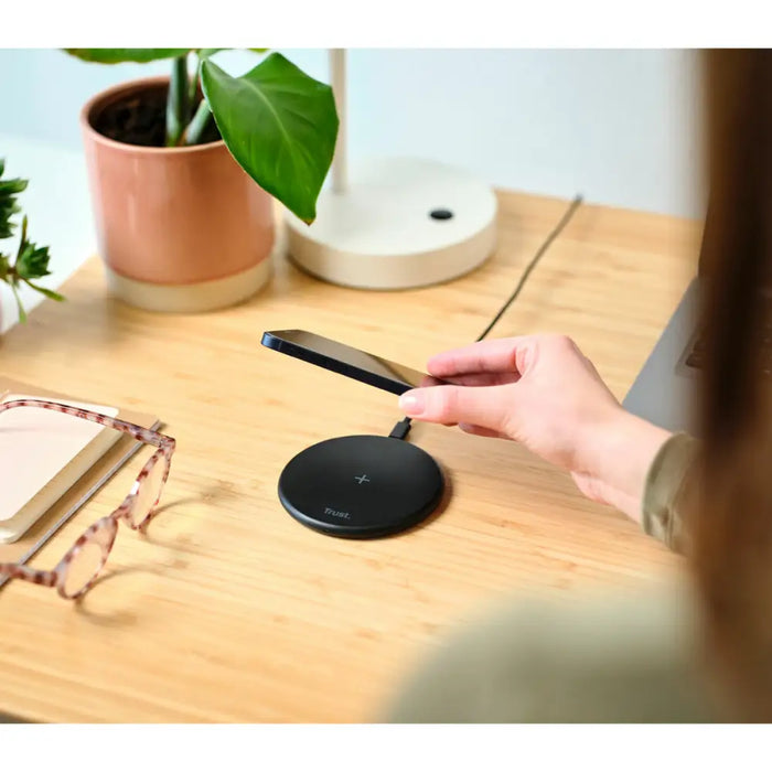 Cordless Charger Trust 24784 Black USB-C 15 W - USB зарядни и кабели<<<Електроника Телефони и таблети<<<Компютри|