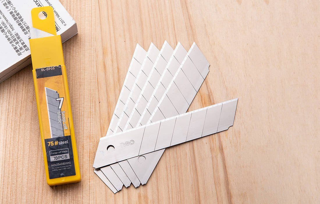 Cutter 25mm 10 pcs blade head Deli Tools EDL-DP05 (silver) - Cutting tools<<<Tools<<<InnproXML