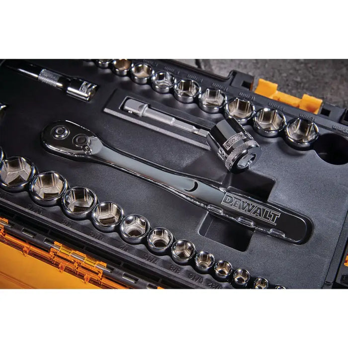 DEWALT DWMT45034-0 34-PIECE RATCHET SET WITH INSERTS - Комплекти вложки и тресчотки<<<Ръчни инструменти<<<Инструменти и