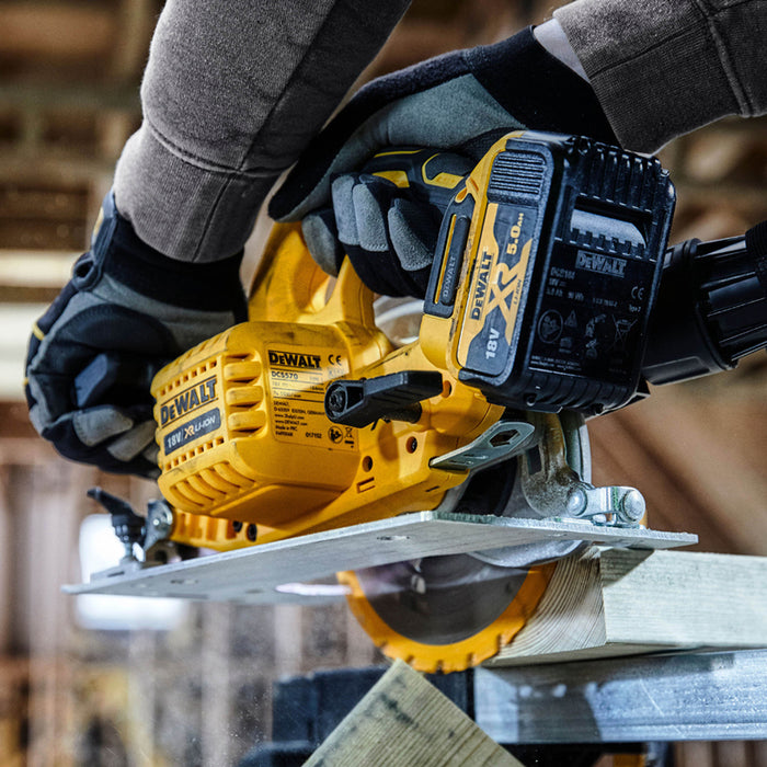 DEWALT DCS570N-XJ CORDLESS BRUSHLESS HAND CIRCULAR SAW
