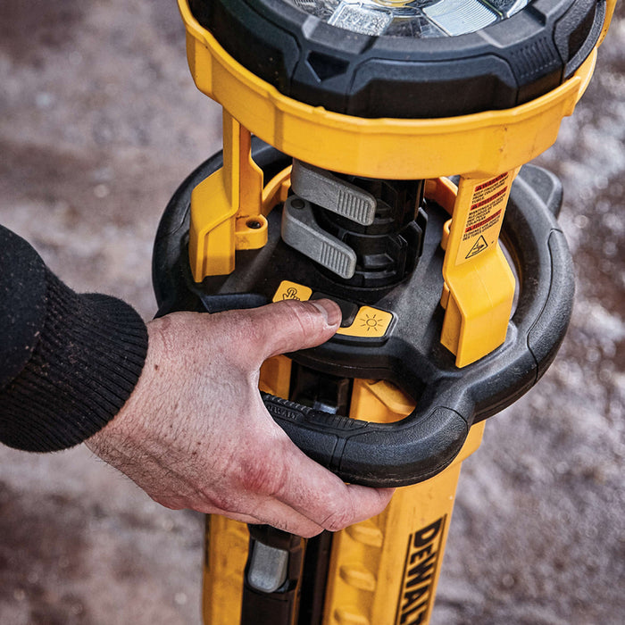 CORDLESS LED FLASHLIGHT WITH TRIPOD DEWALT DCL079-XJ