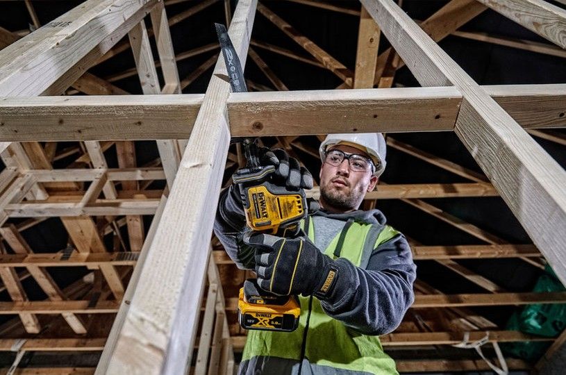 DEWALT DCS369N-XJ CORDLESS BRUSHLESS SAB SAW