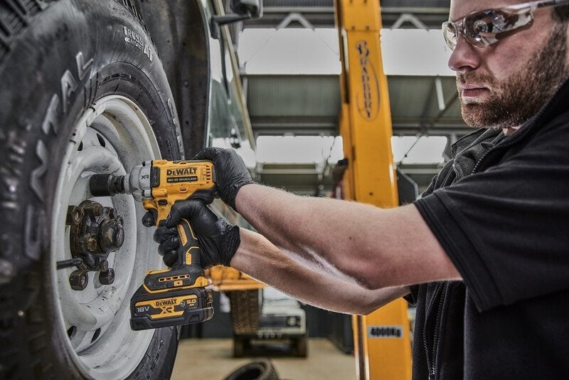 Impact wrench DEWALT DCF891P2T 18V 2x5Ah XR 812Nm Yellow, Black