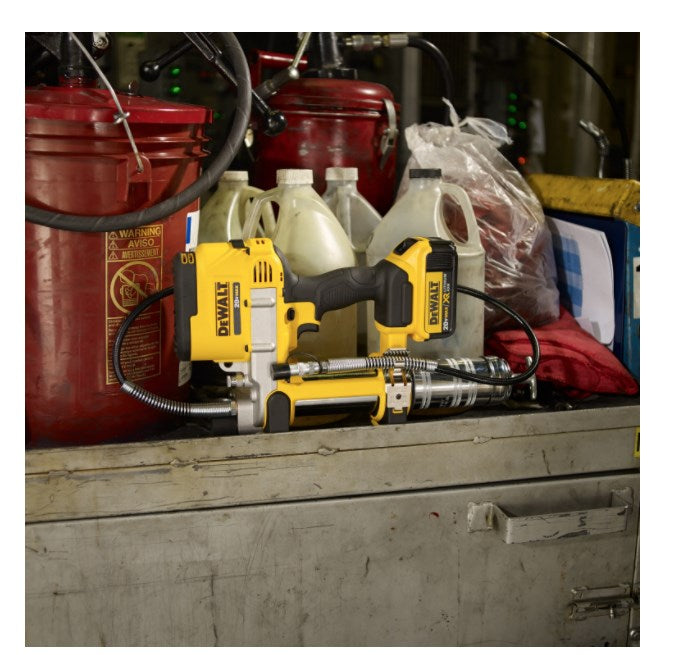 DeWALT DCGG571M1 power grease gun