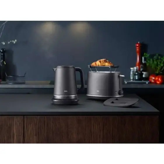 Electric kettle AEG K7-1-6BP - Електрически кани<<<Уреди за кухня<<<Малки електроуреди<<<TechnoMix