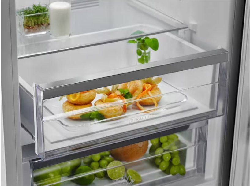 Refrigerator-freezer ELECTROLUX LNT7ME36K2
