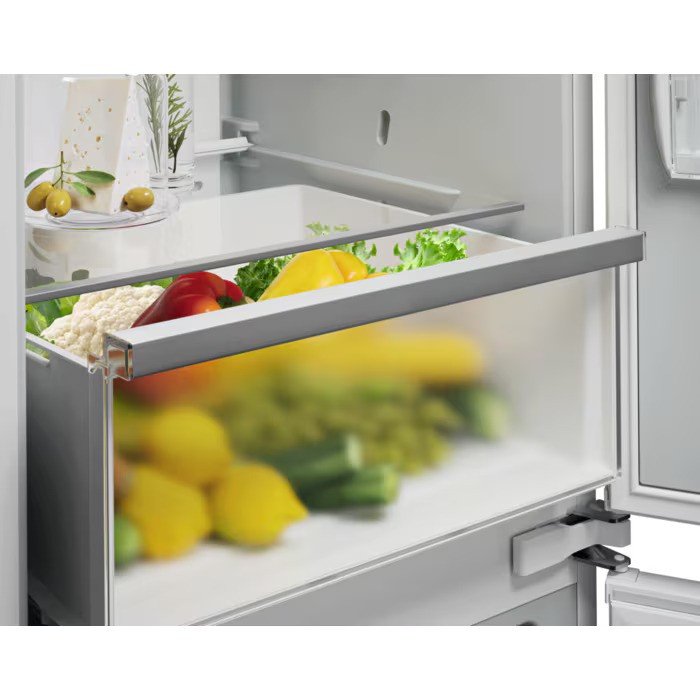 Built-in refrigerator with freezer Electrolux ENA7CE18S3, 248 l, E, No Frost, White, Yes