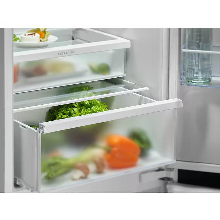 Built-in refrigerator with freezer Electrolux ENT6MD19S3, 269 l, D, No Frost, White, Yes