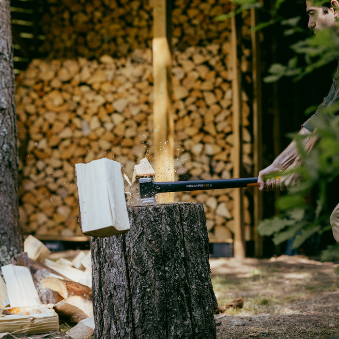 FISKARS X28 WOOD SPLITTING AX