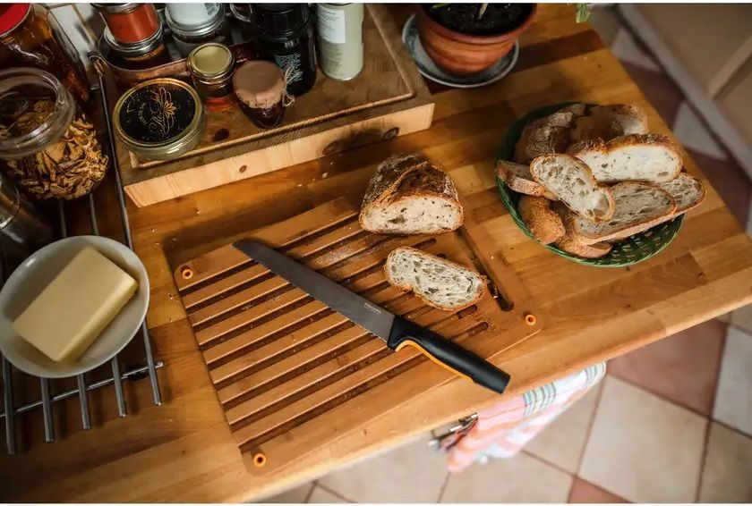 FISKARS BREAD KNIFE 21.3CM