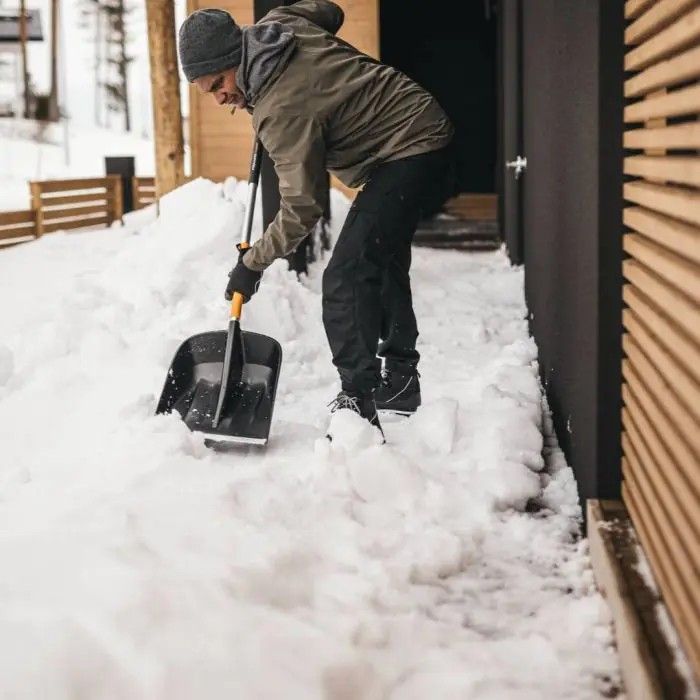TELESCOPIC SNOW SHOVEL 120 -139CM FISKARS FS 1057188