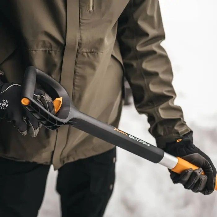 TELESCOPIC SNOW SHOVEL 120 -139CM FISKARS FS 1057188