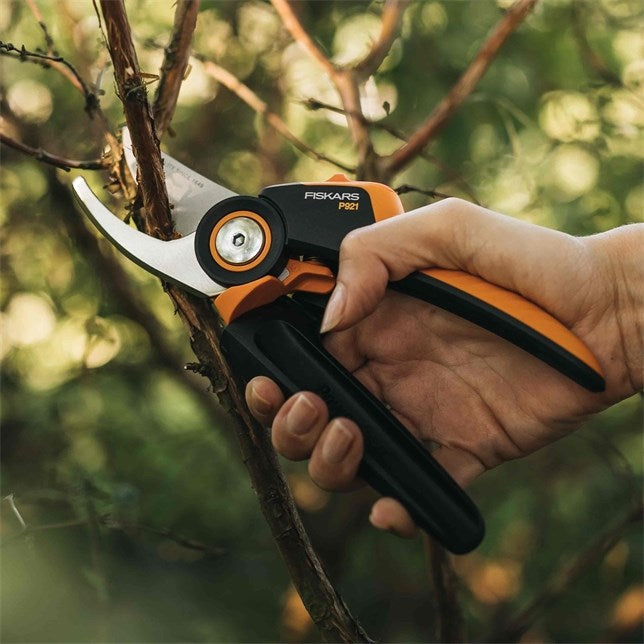 FISKARS SCISSOR PRUNING SHEARS X-SERIES M P921