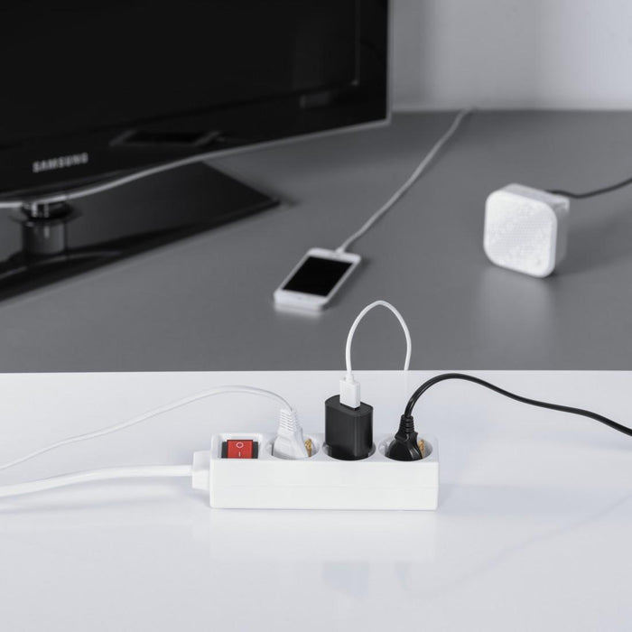 HAMA 3-socket power strip, 1.4m, white with on/off button.