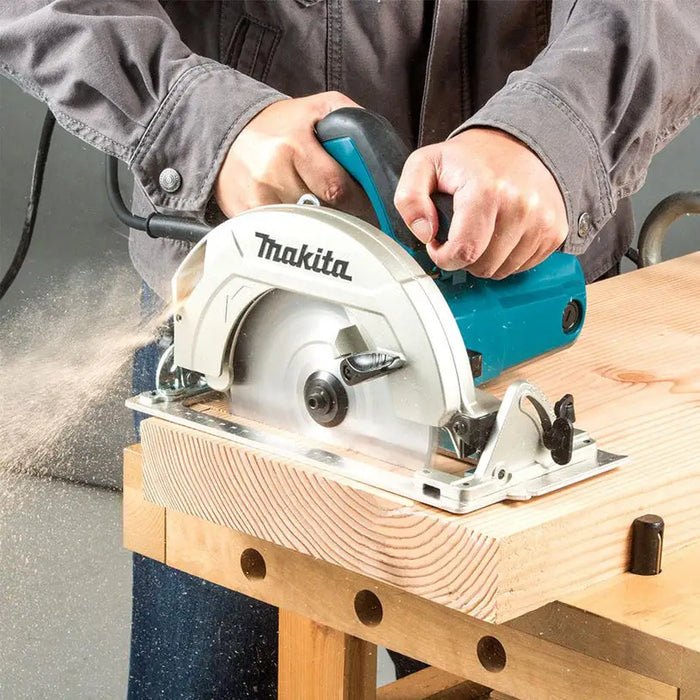 HAND CIRCULAR MAKITA HS7601 - Ръчни циркуляри<<<Триони и циркуляри<<<Инструменти и железария<<<Praktiker&&&Circular
