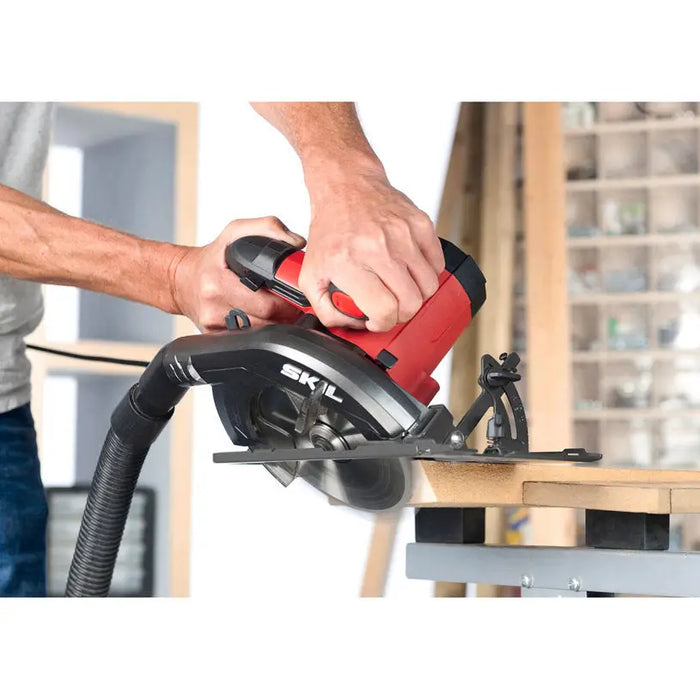 HAND CIRCULAR SKIL SW1E5830AA - Ръчни циркуляри<<<Триони и циркуляри<<<Инструменти и железария<<<Praktiker&&&Ръчни