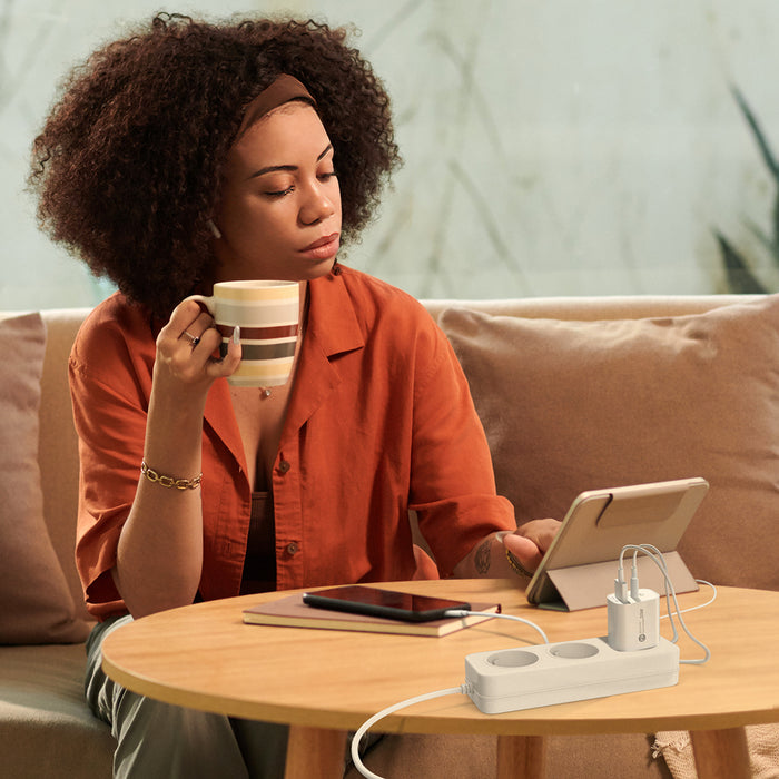 A6MaxL 20W USB-A USB-C Wall Charger with 1m USB-C - Lightning Cable - White