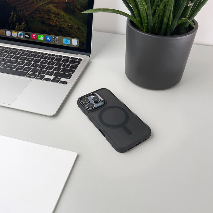 Fashion Case compatible with MagSafe for iPhone 17 Pro - black