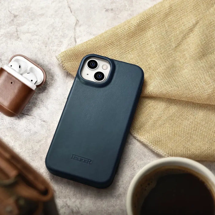 iCarer CE Oil Wax Premium Leather Folio Case iPhone 14 magnetic flip case MagSafe blue (AKI14220705-BU) - Cell phone
