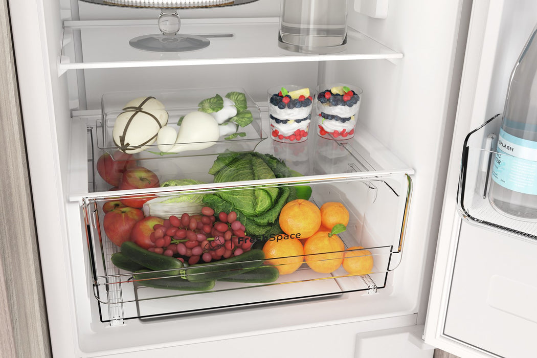 Built-in refrigerator with freezer Indesit INC18 T112, 250 l, E, No Frost, Yes