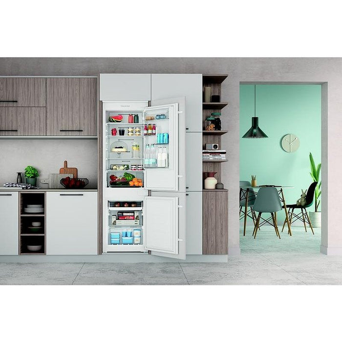 Built-in refrigerator with freezer Indesit INC18 T112***, 250 l, E, No Frost, Yes