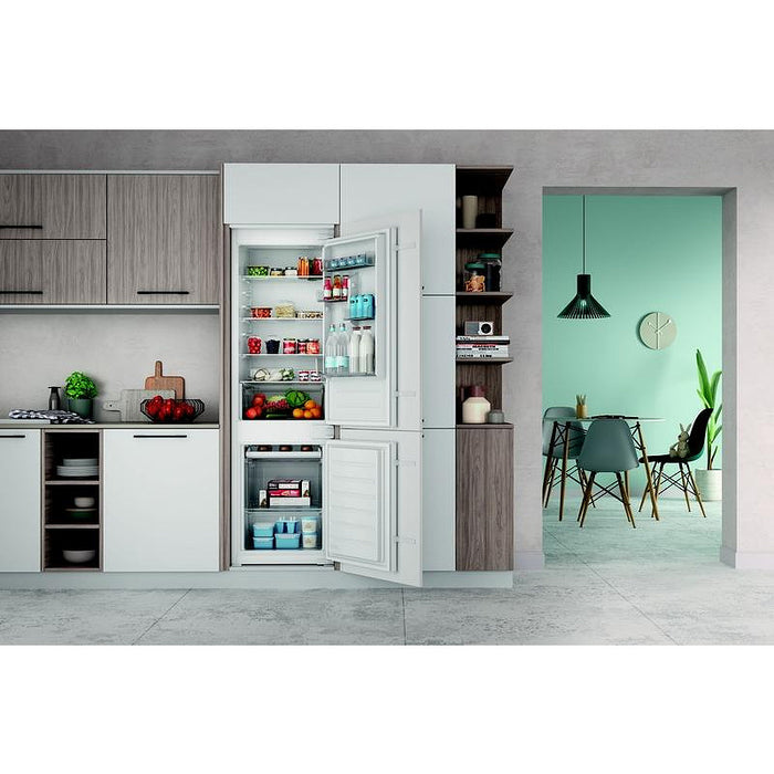Built-in refrigerator with freezer Indesit INC18D021A1, 268 l, E, Static, Yes