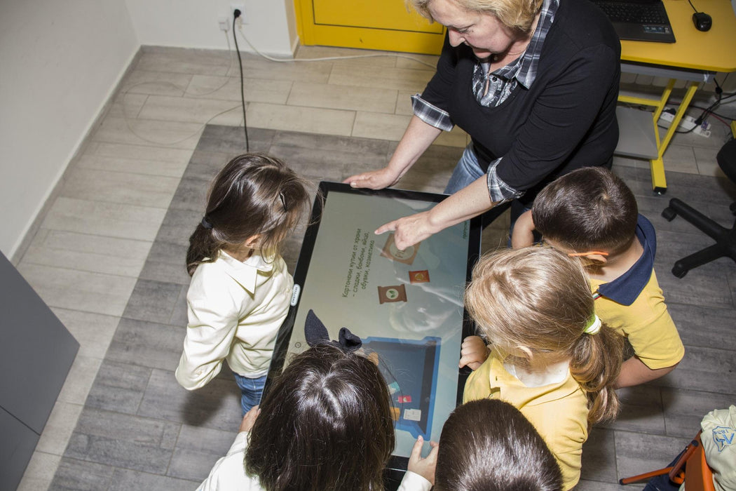 InfoDart T322 interactive table