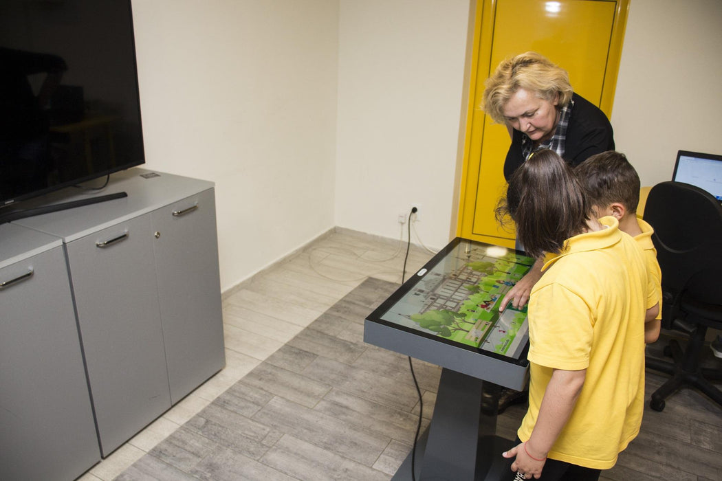 InfoDart T322 interactive table