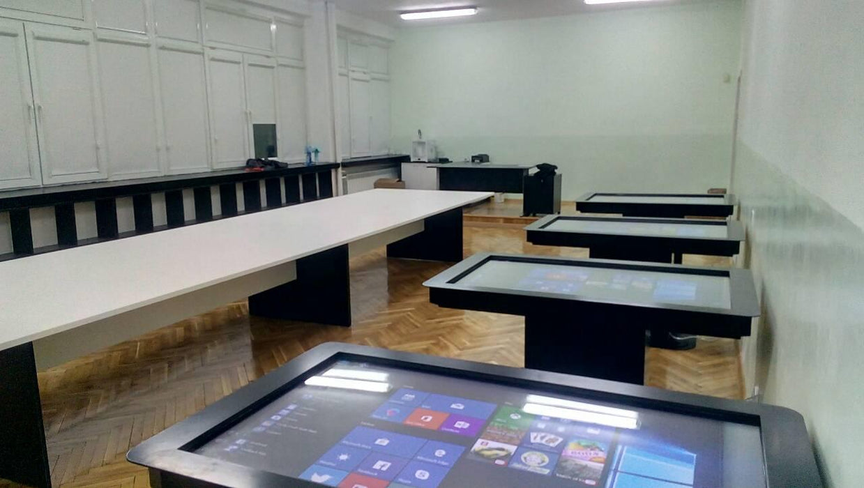InfoDart T555 interactive table
