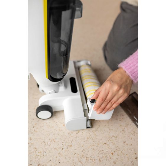 Cordless vacuum cleaner for dry and wet cleaning KARCHER FCV 4