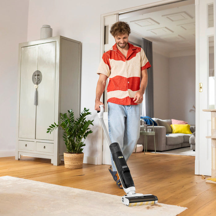 Cordless vacuum cleaner for dry and wet cleaning KARCHER FCV 3