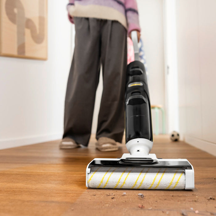 Cordless vacuum cleaner for dry and wet cleaning KARCHER FCV 4