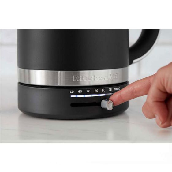 Electric kettle KitchenAid 5KEK1701EAC Almond Cream
