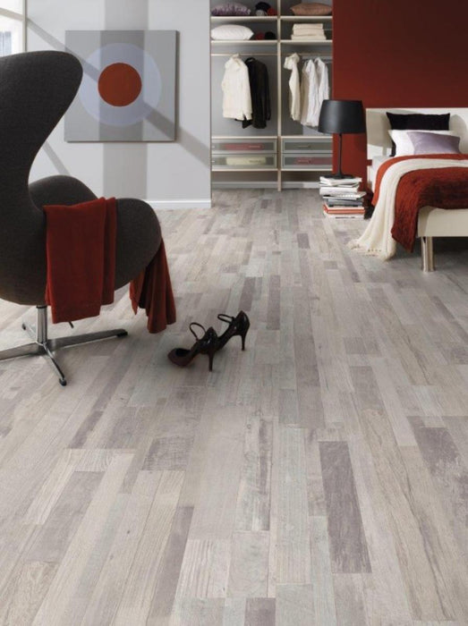 LAMINATE 8MM AC4/32 K039 WOOD SILVER