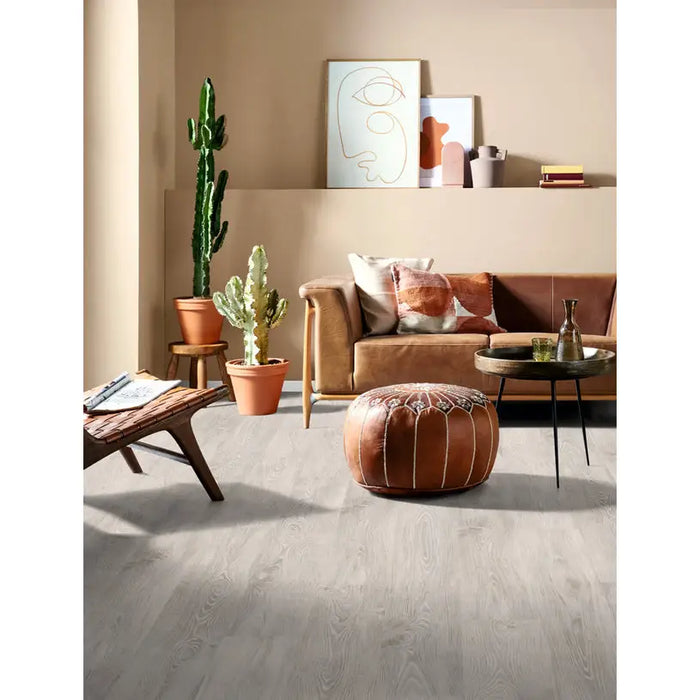 LAMINATED PARQUET EGGER WALNUT GIRONA EL2771 8.00 mm 32/AC4 - Паркет<<<Паркет и елементи за монтаж<<<Подови и стенни
