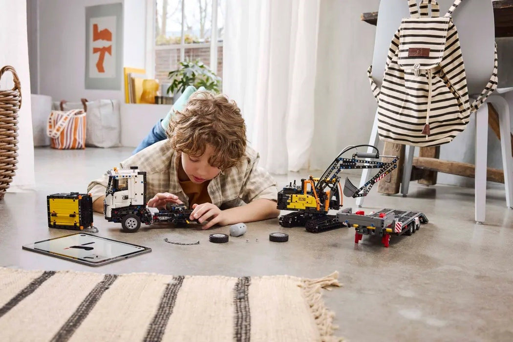 LEGO TECHNIC 42175 Volvo FMX Truck & EC230 Electric Excavat