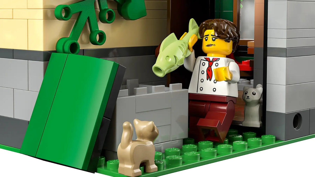 LEGO ICONS 10350 Tudor Corner