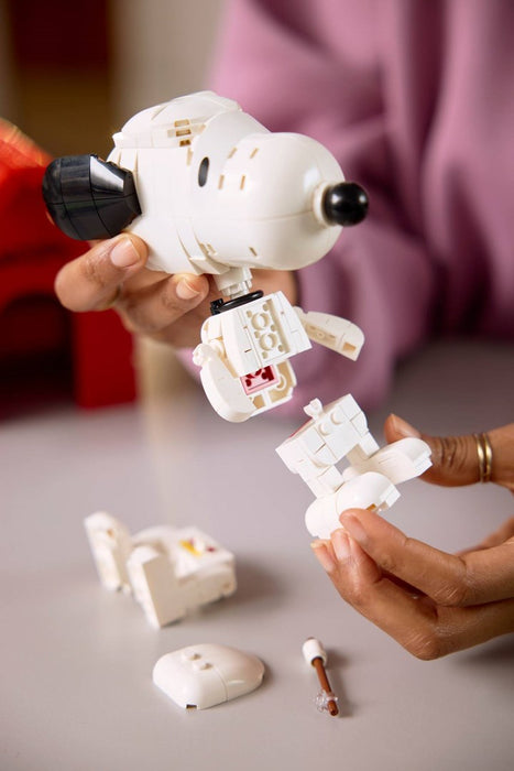 LEGO IDEAS 21368 Peanuts: Snoopy's Doghouse