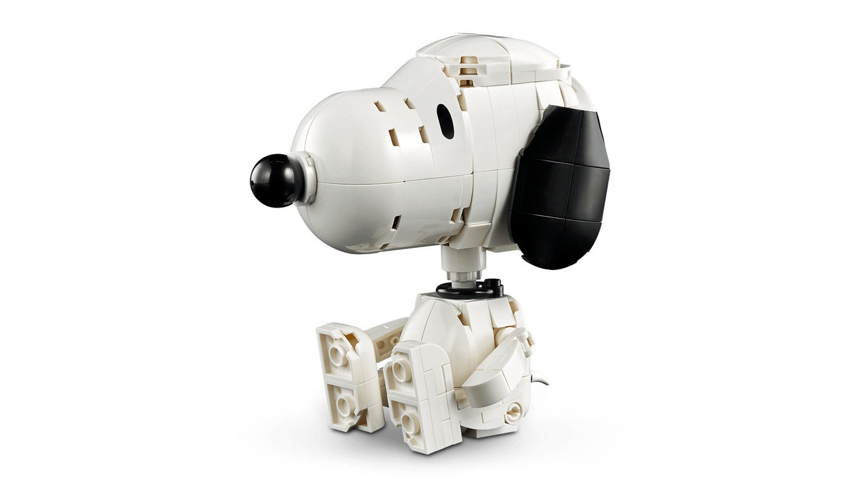 LEGO IDEAS 21368 Peanuts: Snoopy's Doghouse